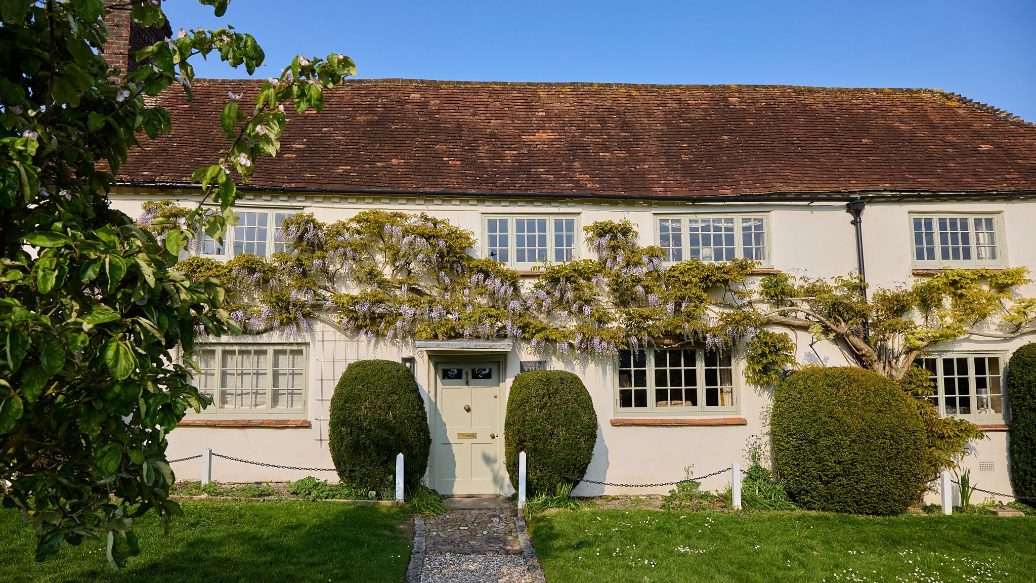 UK property with beautiful roof and landscaping